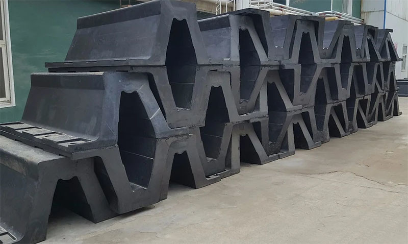 500H X 1500mm V Type Rubber Fender Cushions Heavy Impacts Tear Resistant