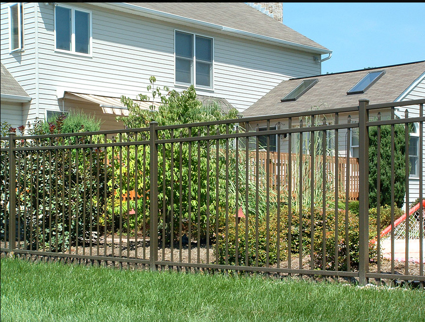 H7ft Residential Steel Fence Panels , Non Corrosive Steel Picket Fencing