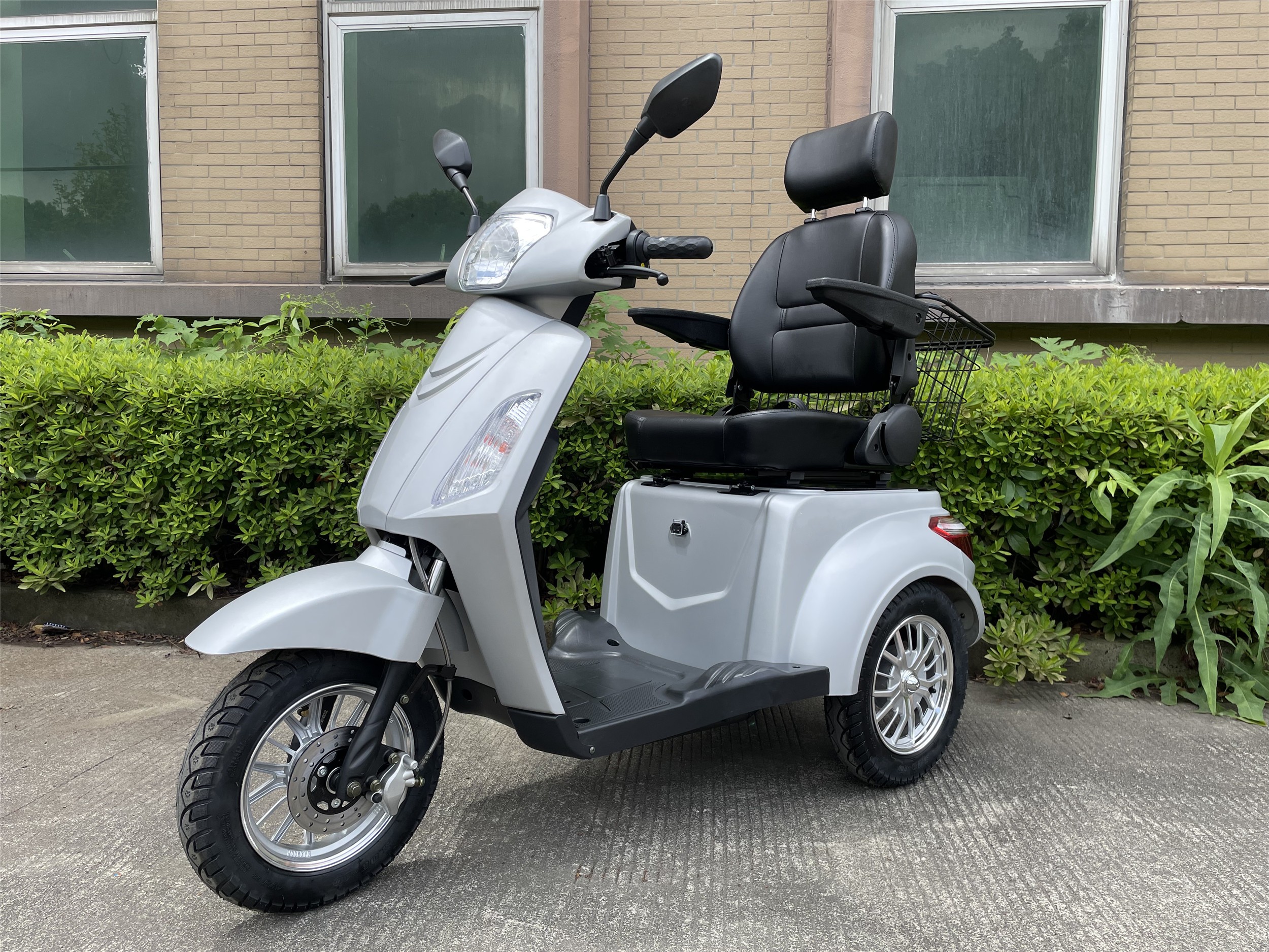 48V 500W 3 Wheel Electric Mobility Scooters With Seat TUV CE EMC Certificated