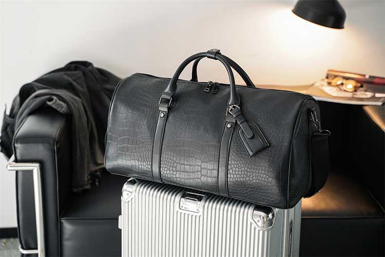 OEM / ODM Luxury Vegan Leather Crocodile Pattern Overnight Hand Bag for Men Custom Logo