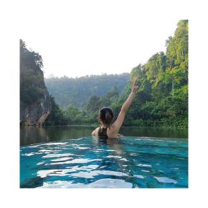 Wholesale Diaphaneity High Light Transmission 93% Acrylic Aboveground 8m Swim Spa Swimming Pool from china suppliers