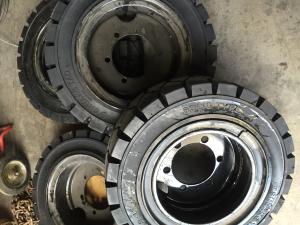 Wholesale Factory Price 3.5t forklift truck tire 7.00-15, solid tire Steel ring China High Quality 10.00-20 Forklift Solid Tyre from china suppliers