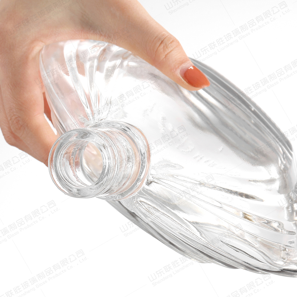 Whiskey XO Empty Liquor Spirit Bottle with 750ml 500ml Capacity and Glass Lid Sealing Type