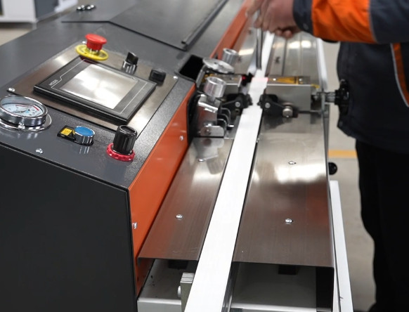 Automatic Butyl Extruder Machine LJTB01