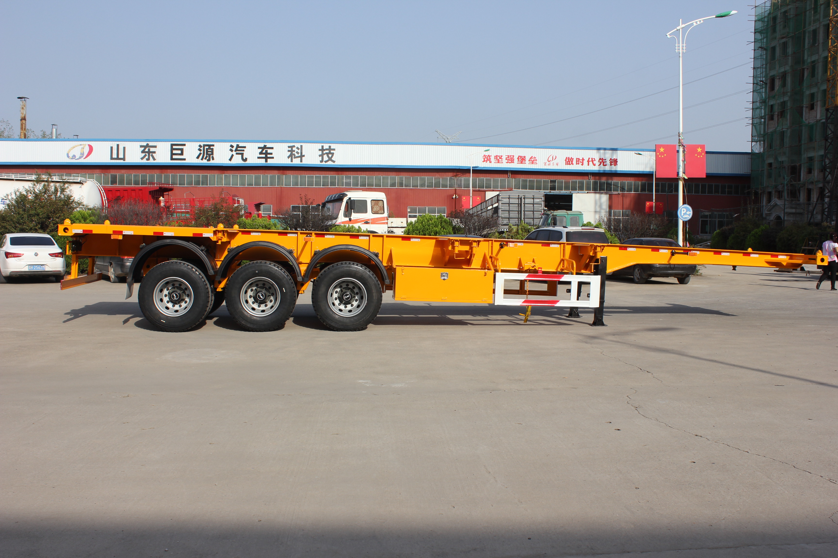 45ft Container Gooseneck Chassis Trailer Skeleton Truck Trailers with 28tons Landing Gear
