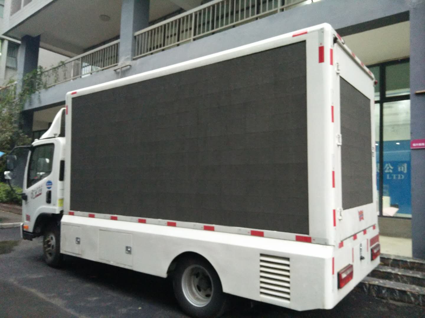 Full Color Mobile Truck LED Mobile Billboard SMD2727 LED Type Easy To Operate