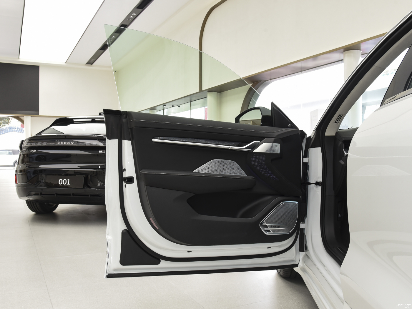 Medium Large EV Sedans 5 Seats High Speed Electric Vehicle ME Version