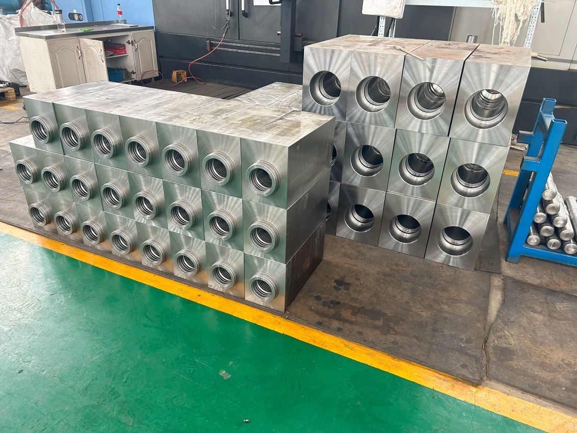 Mini Excavator Hydraulic Breaker Hammer Less Oil Consumption For Bobcat 320 322