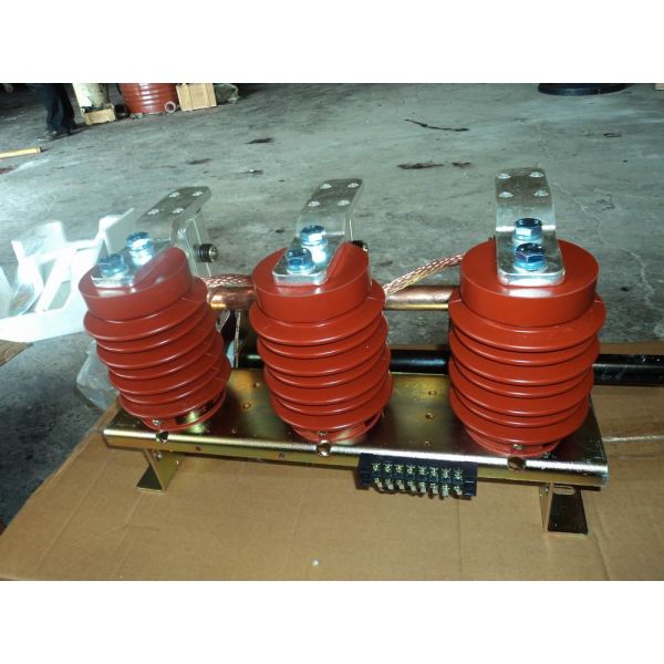 Red 10kV Epoxy Resin Support Medium Voltage Insulator 100X140mm OEM Service