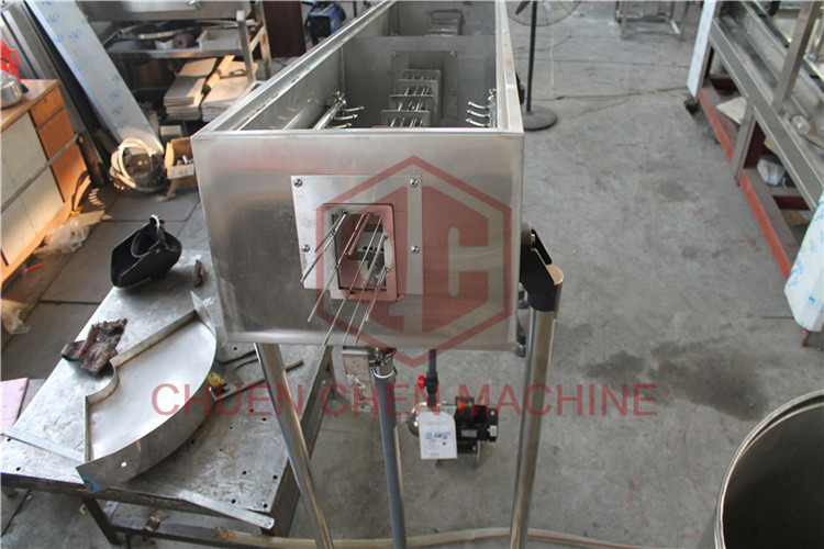 Volumetric Liquid Filling Capping And Labeling Machine Linear Filling Type