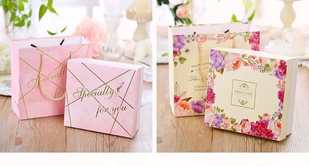 230GSM Scrunchie Recycle Ivory Paper Gift Box Foldable 18*17*7.3 Gift Box