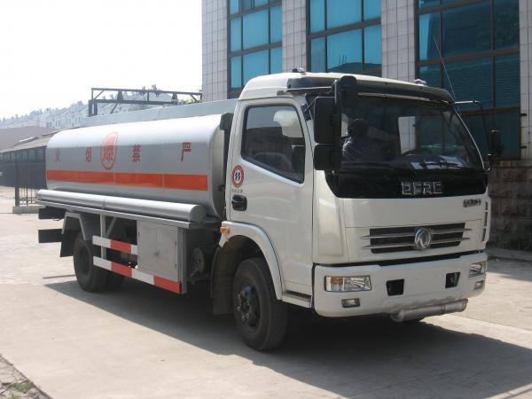 Quality Dongfeng 4*2 6000 liters oil tank fuel tanker trucks for sale for sale