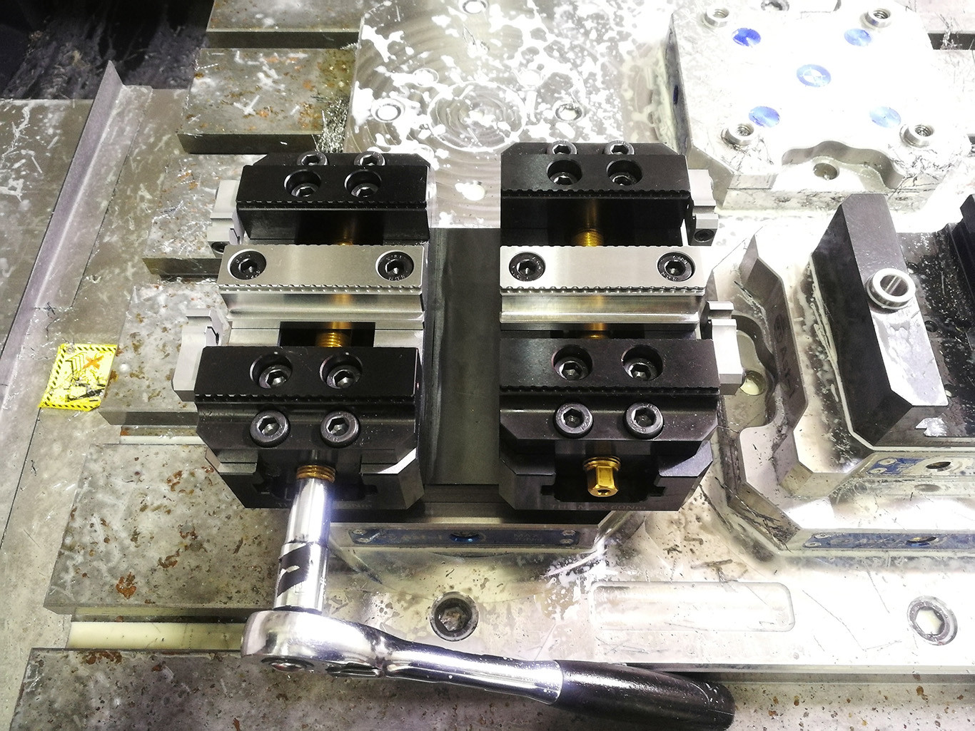 Steel 5 Axis Vise 75mm Exchangeable Vertical Mill Vise 75150D