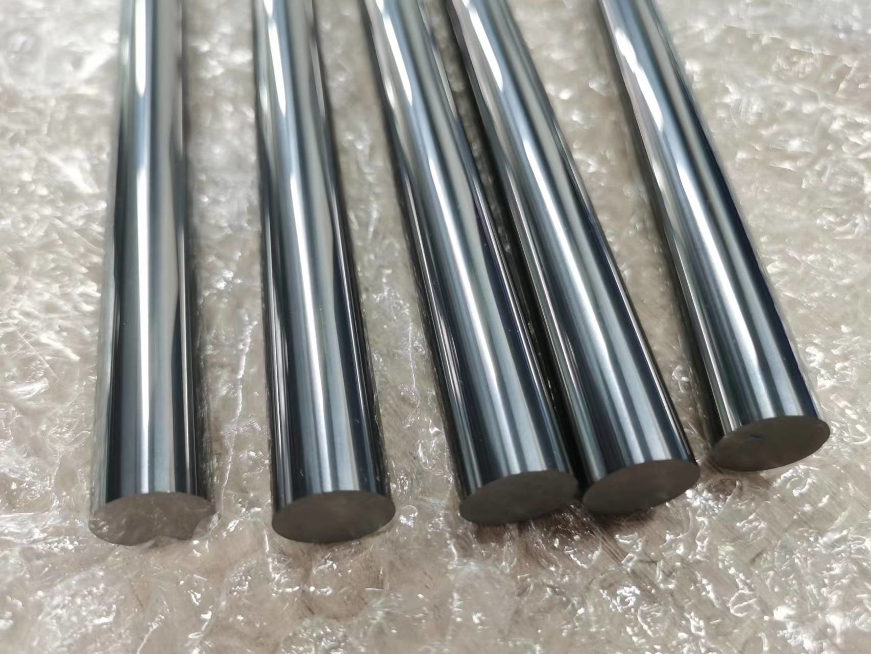 Solid carbide round bar and solid tungsten carbide bar blanks for end mills cylindrical carbide