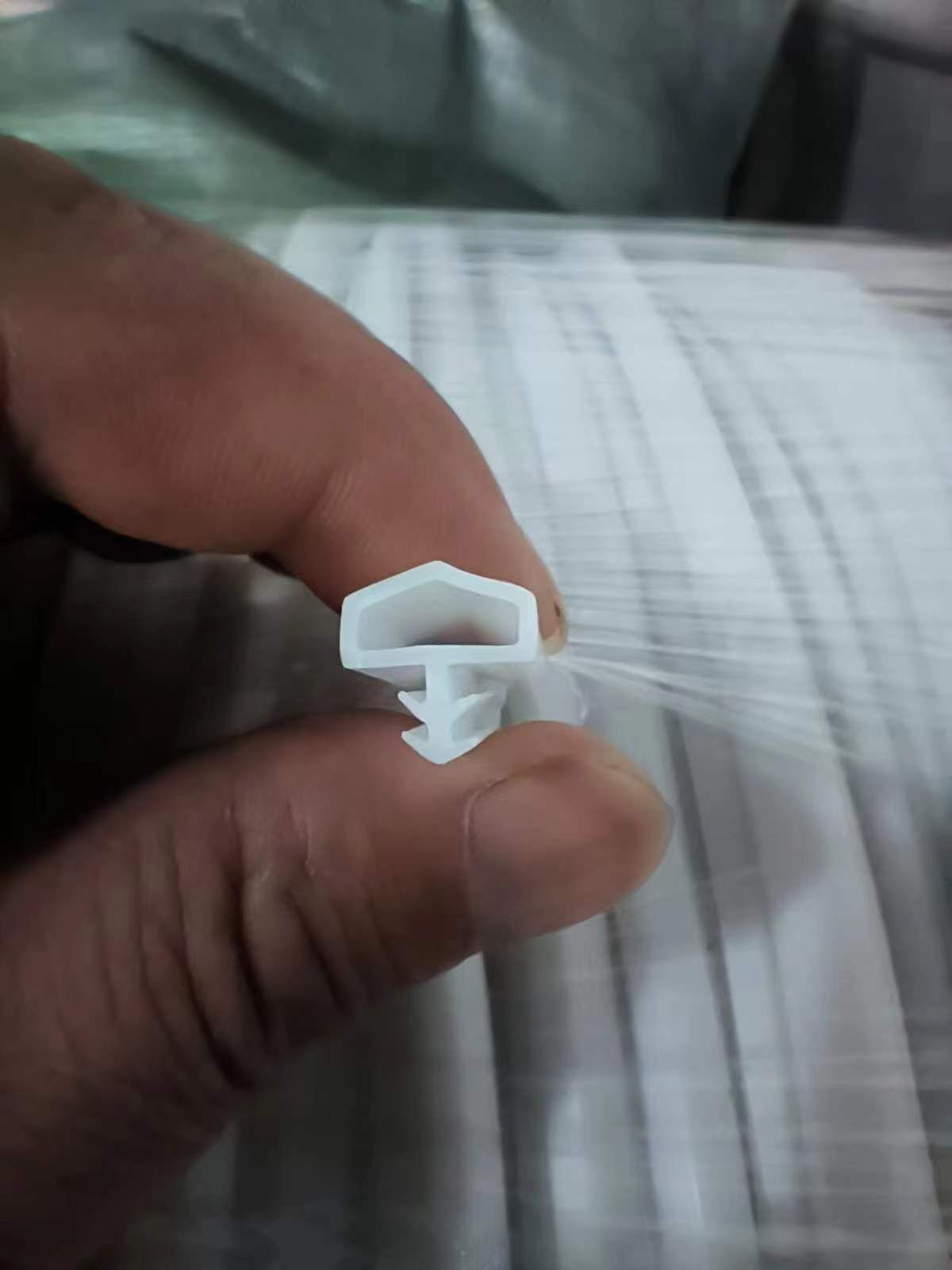 ISO9001 Certified Extruded Plastic Sealing Strip for Wardrobe Glass or Wooden Furniture