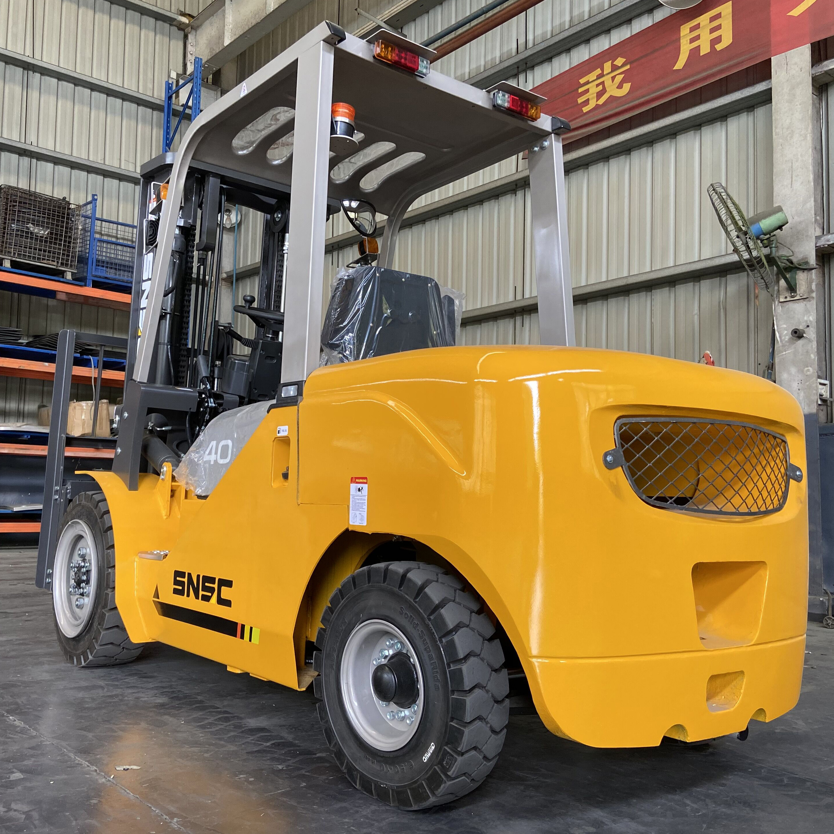 Powerful Diesel Engine 4ton Rough Terrain Forklifts for Off Road Handling and Lifting