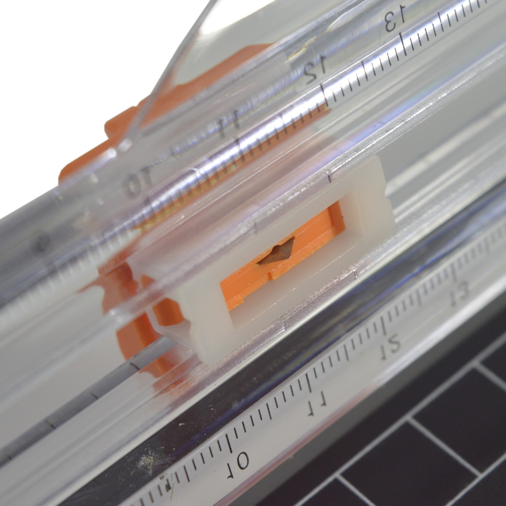 12 Sheet A4 Mini Paper Cutter with Cutting Size of 330x320mm and Cutting Technology