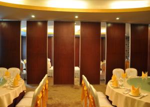 Wholesale Red Interior Decorative Partition Movable Office Partitions from china suppliers