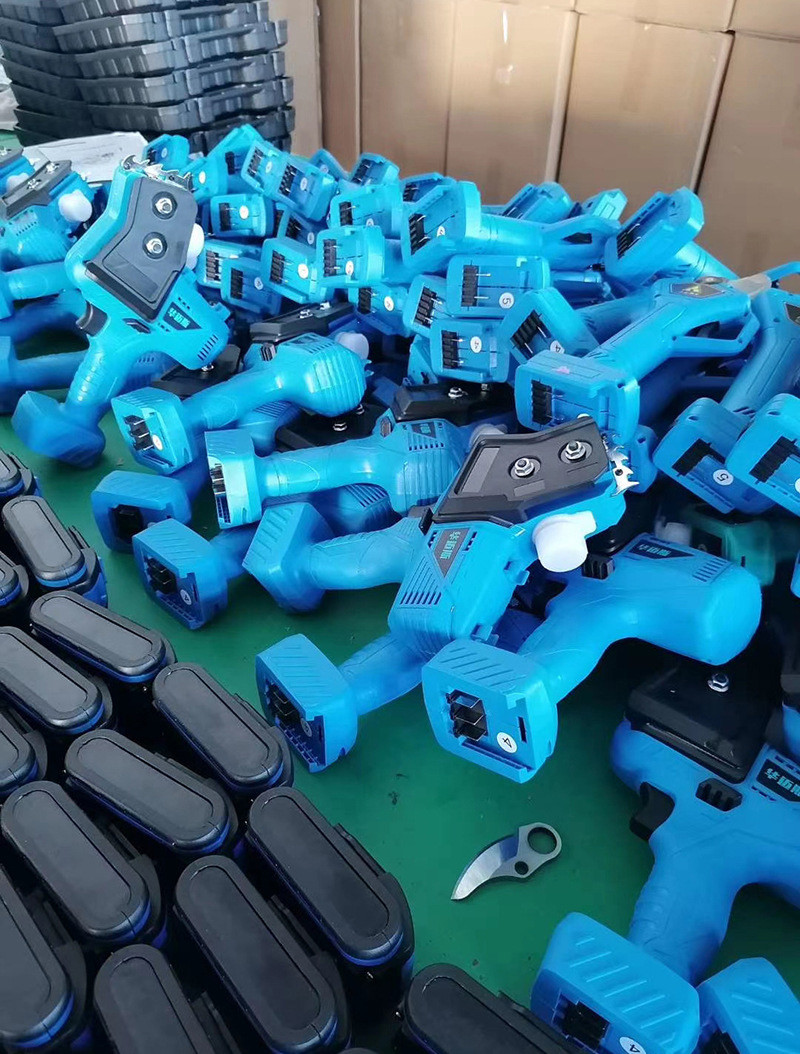 2021 Portable 7 inch Electric Chainsaw Cordless Mini Battery Chainsaw with Brushless Motor