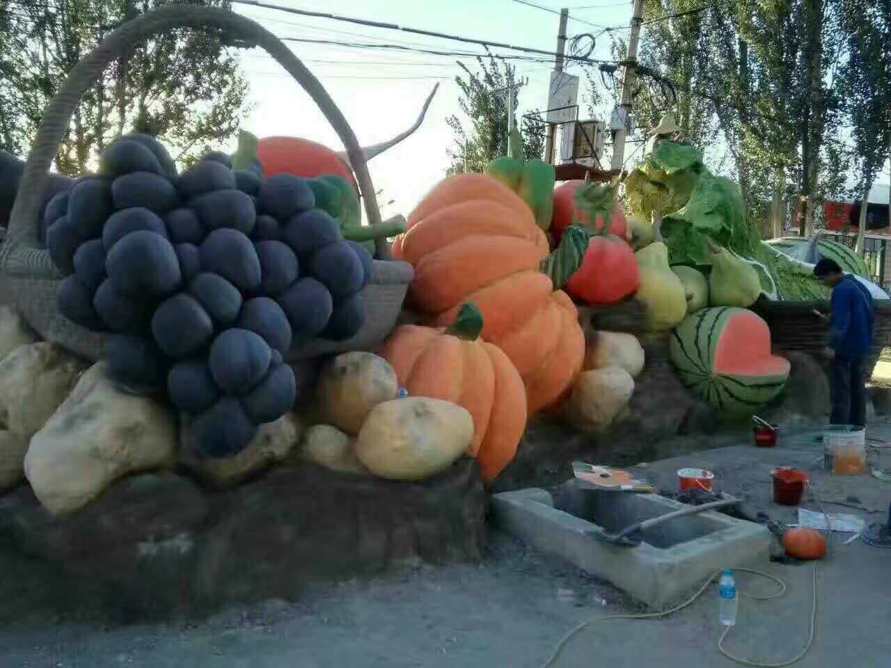 Cute Fruits And Vegetables Topiary Sculpture , Outdoor Garden Sculpture Colorful