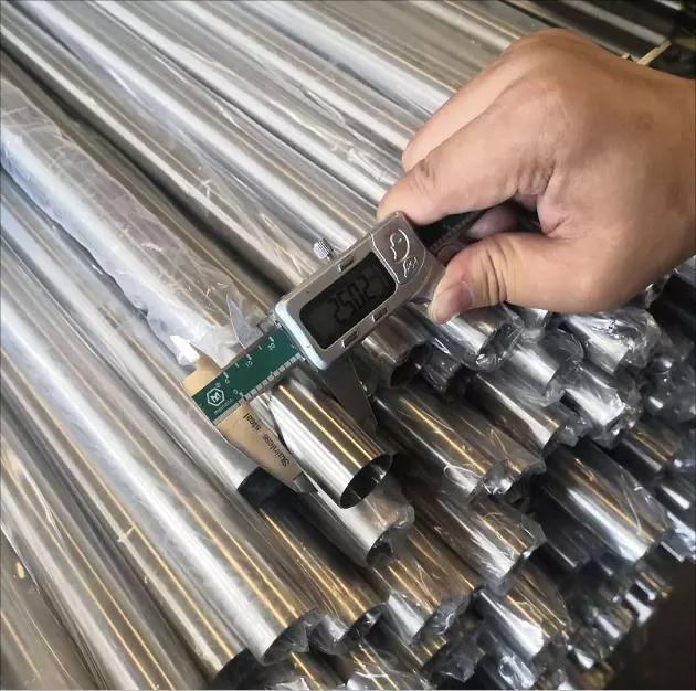 ASTM AISI 201 304 316 316L 430 Pickling Ba 2b Bright Polish Cold Hot Rolled Stainless Steel Seamless / Welded Pipe for Building Materials