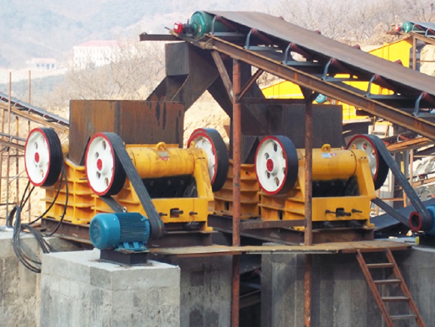 Primary Jaw Stone Crushing Equipment Iron Ore Crushing Equipment 2 - 6t/H Capacity
