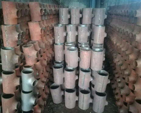 DIN Steel Butt Weld Tee , Equal Galvanized Pipe Tee Seamless
