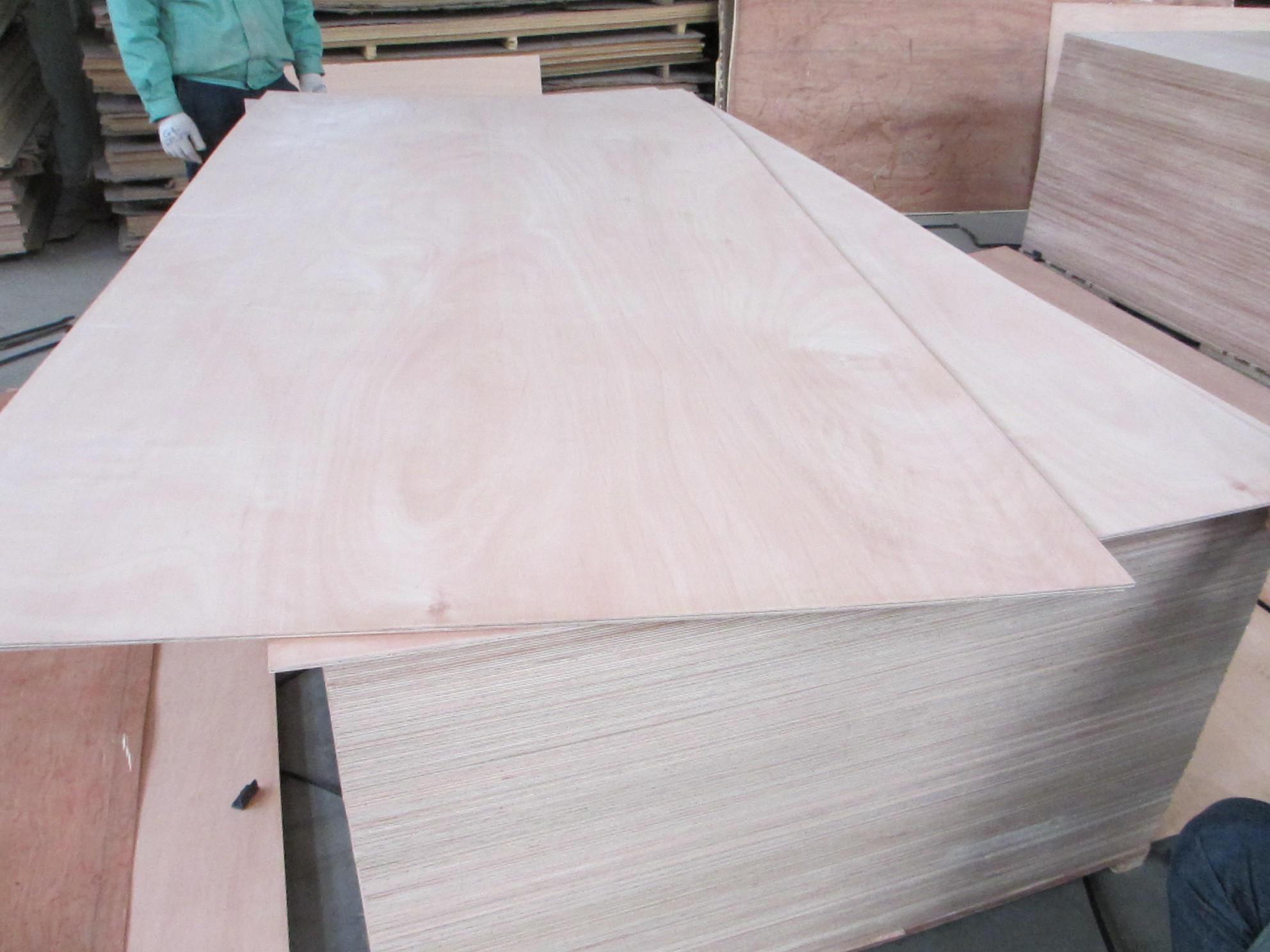 BS1088 Wood Grain 30mm Marine Okoume Plywood