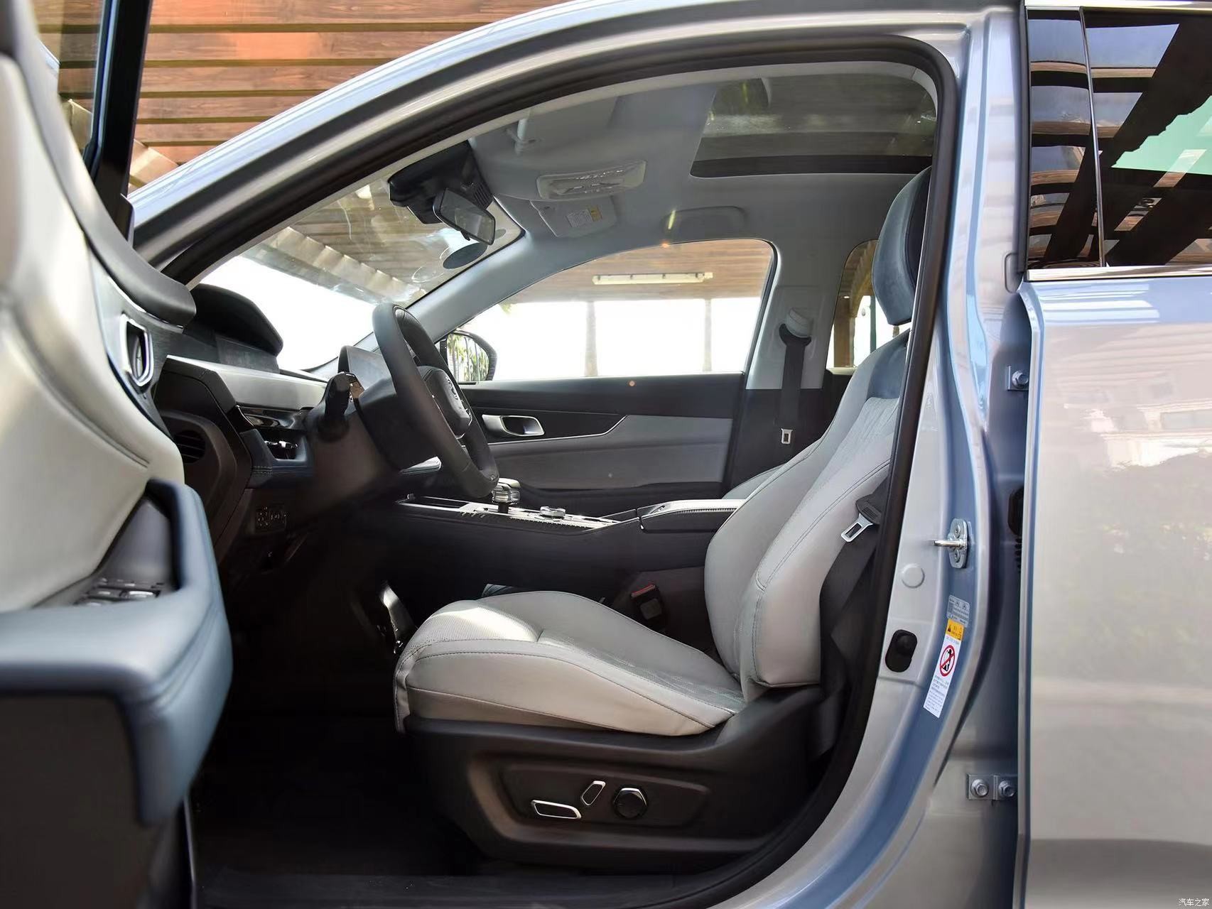 ChangAn Uni-K PHEV IDD 1.5T 166HP L4 TURBO Medium SUV 6 Gears
