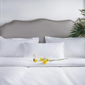Wholesale White Rectangle Hotel Pure Luxury Pillow 100% Polyester Neck Pillow Hypoallergenic from china suppliers