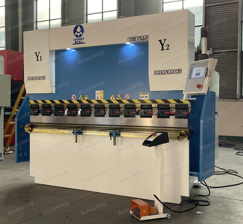 630KN Customizable Protection Fence Hydraulic Press Machine Press Brake Bending Machine