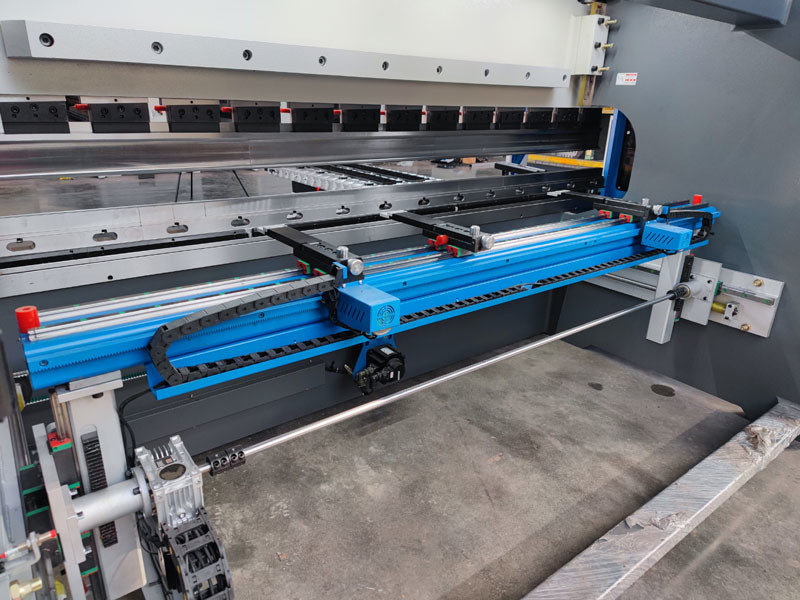 100T Hydraulic CNC Press Brake With Automatic Bracket