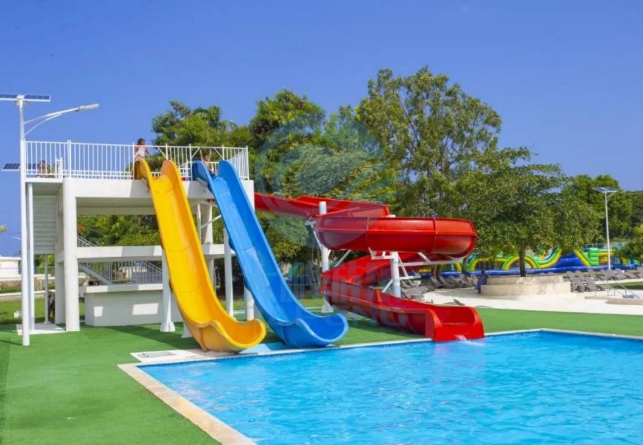 OEM Aqua Park Swimming Accessories Fiberglass Water Slide for Kids