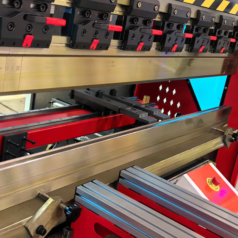 Automatic Hydraulic CNC Bending Machine Hydraulic CNC Press Brake 5 Axis For Precise Metal Sheet Steel Plate