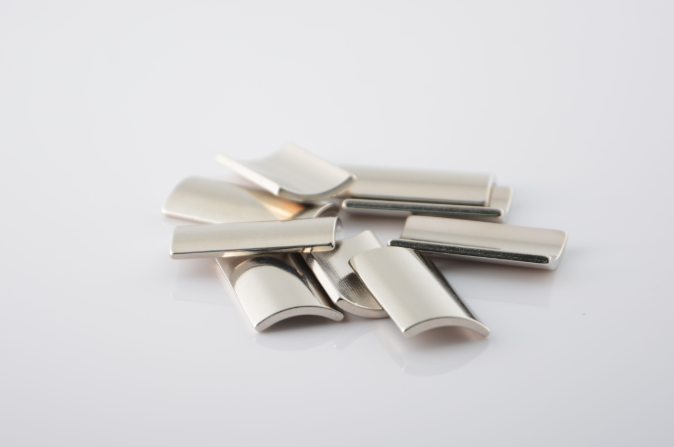 N35-N52 Rare Earth Arc Magnet for Strong Magnetic Fields in Motors and Generators