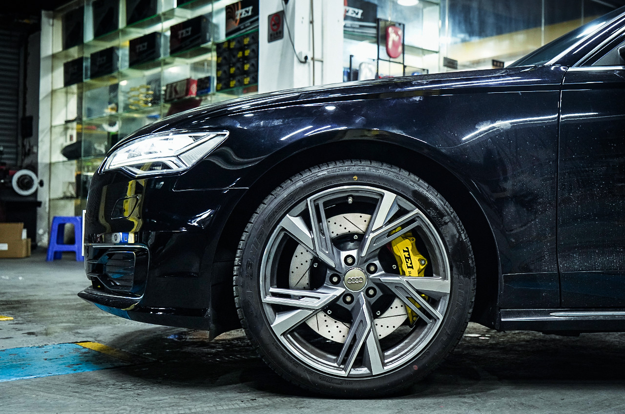 Audi A4 A5 A6 A7 BBK Big Brake Kit 6 Piston Forged Two Pieces Caliper 19 Inch Wheel Front