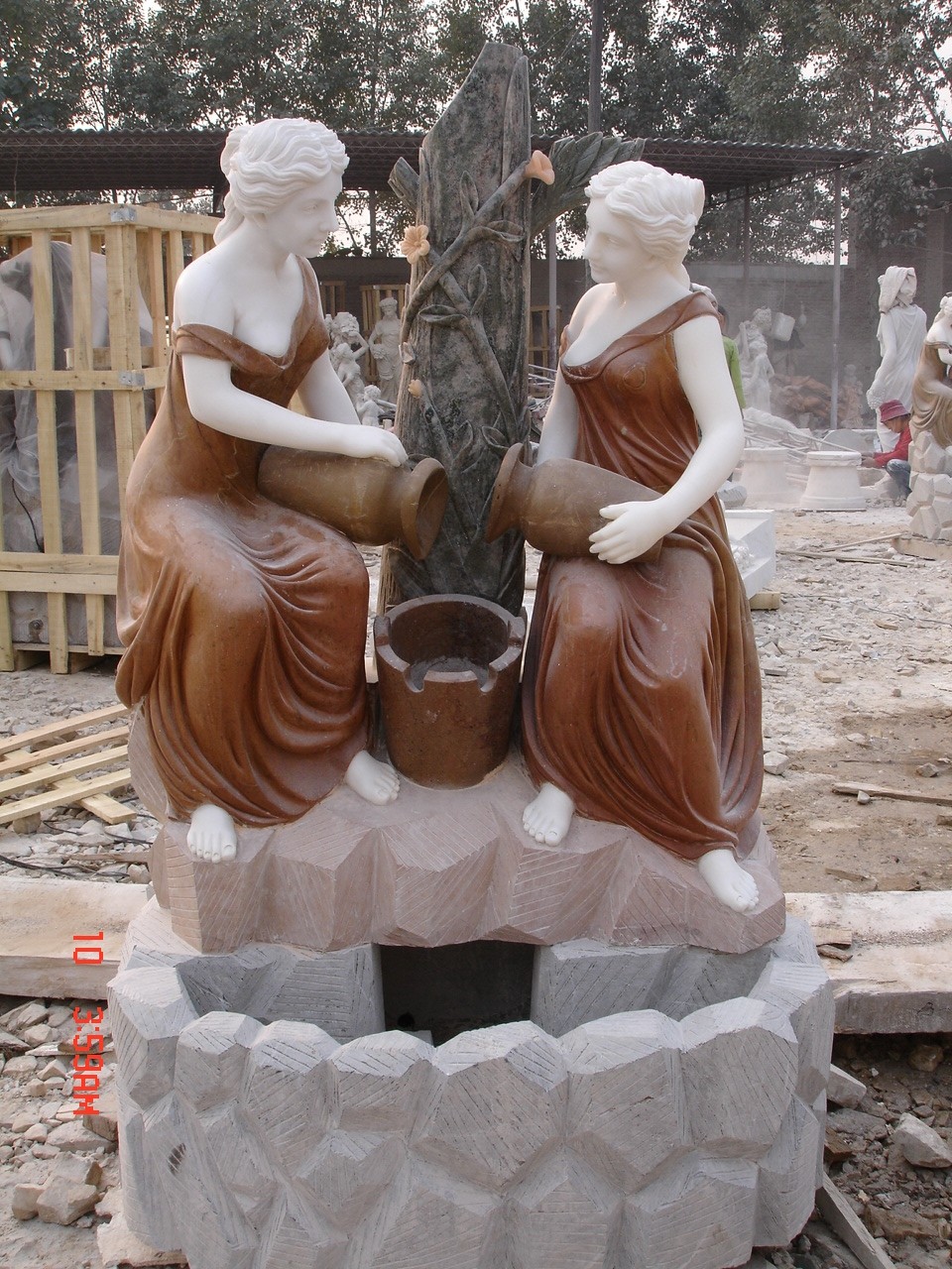 Two Women Pouring Water Marble Statue Slate Odm Stone Wall Fountain
