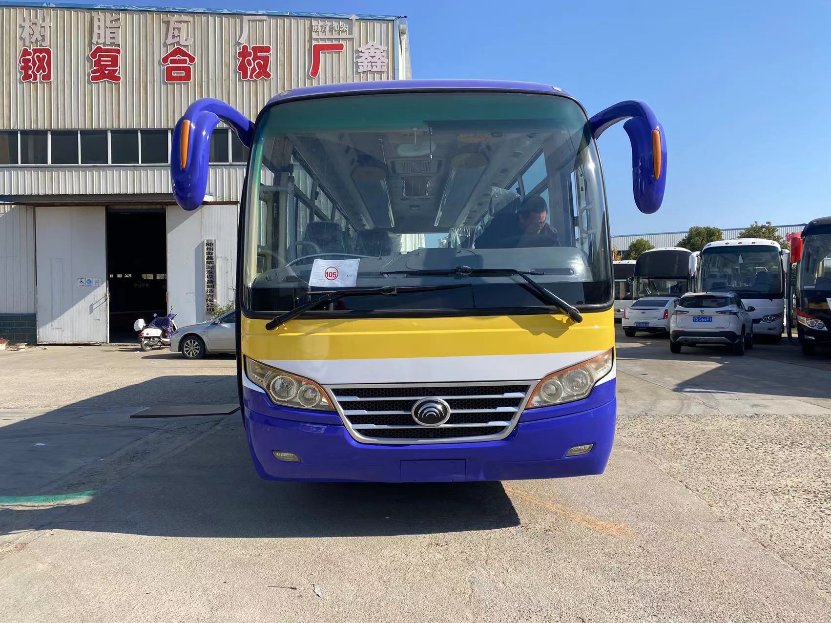 45 Seater Youtong Tour Coach Bus with Toilet and Manual Transmission at Good Prices