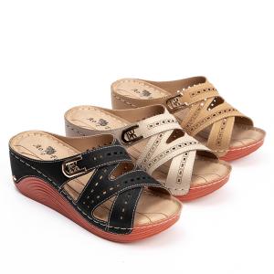 Wholesale BS080 Slipper Amazon 2021 Outer Wear Slippers Female Thick Bottom Breathable Hollow Beach Southeast Asian Female Sandals from china suppliers