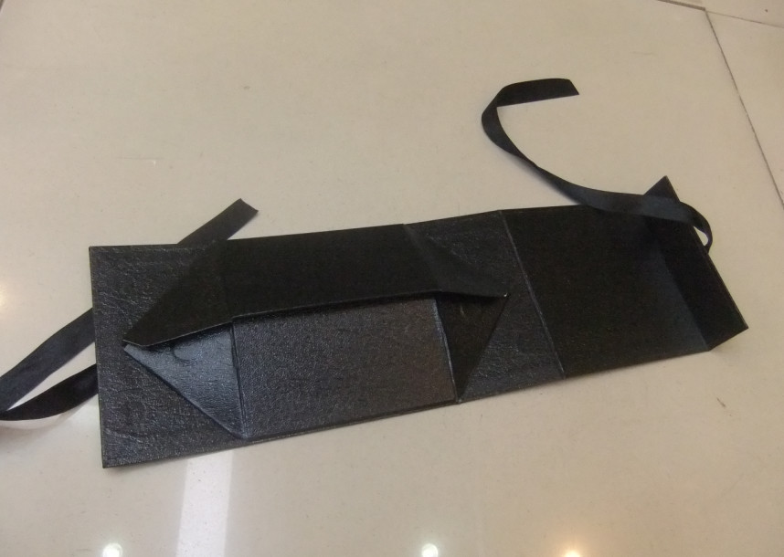 Luxury design customized folding gift packaging box with silk ribbon for jewelry with magnet closer