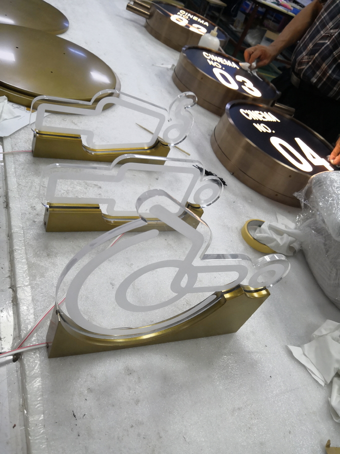 Acrylic / Aluminum Event Directional Signage 12mm For Address