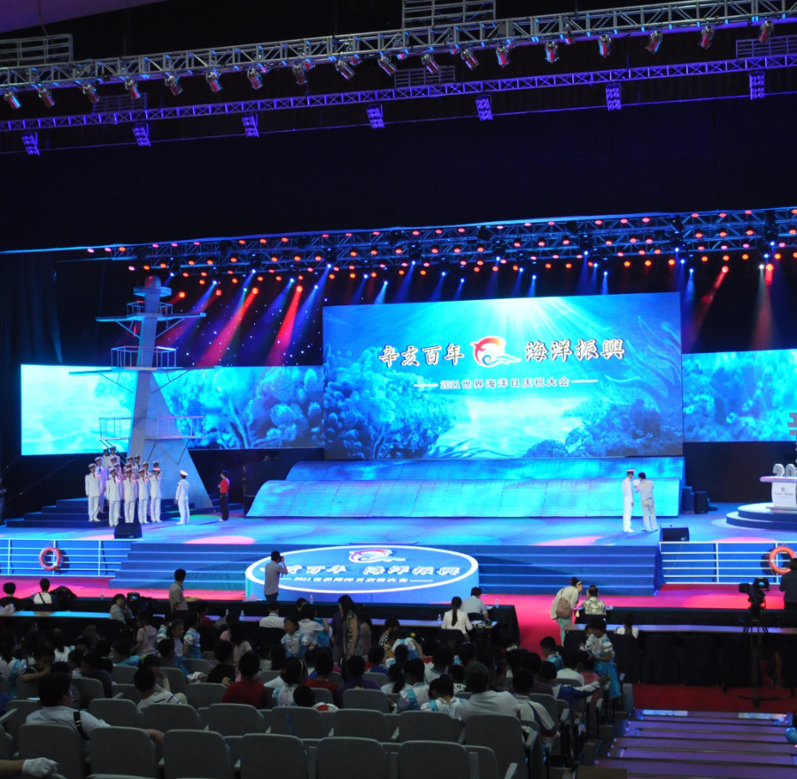 Mute Design Indoor Full Color LED Display P5.95 500*500mm / 500*1000mm