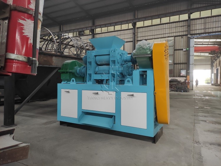 Double Roller Granulator Machine Chicken Waste Organic Fertilizer Production Line Npk Granulator