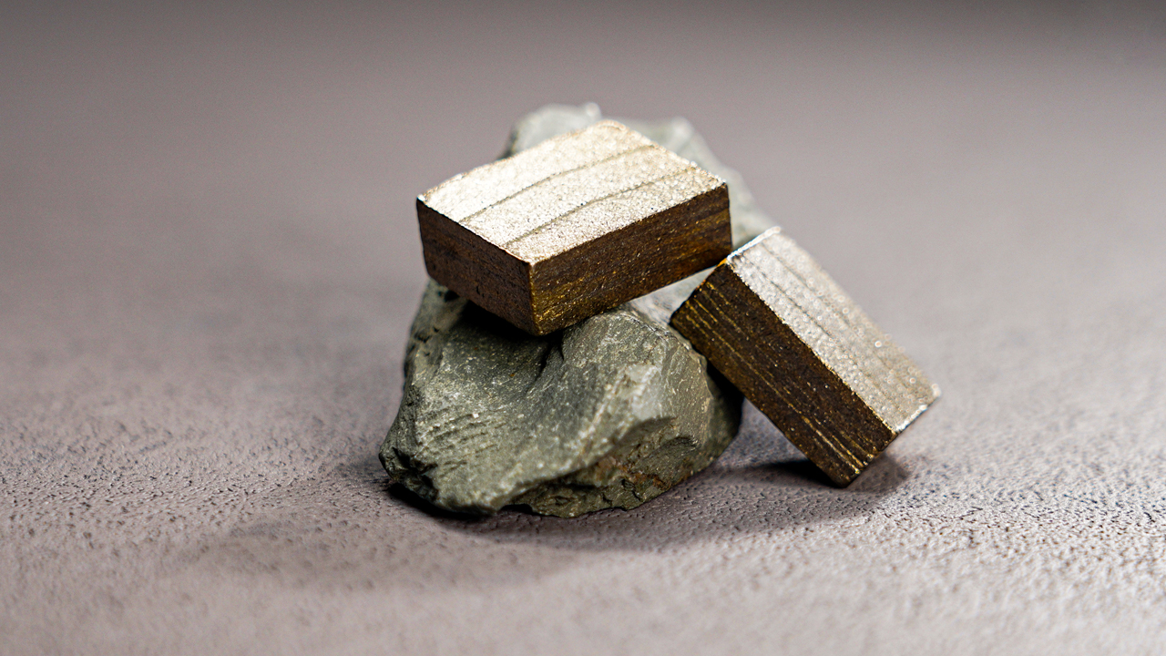 Polished Finish M and Flat Shape Diamond Sintered Segment for Sandstone Cutting Tools