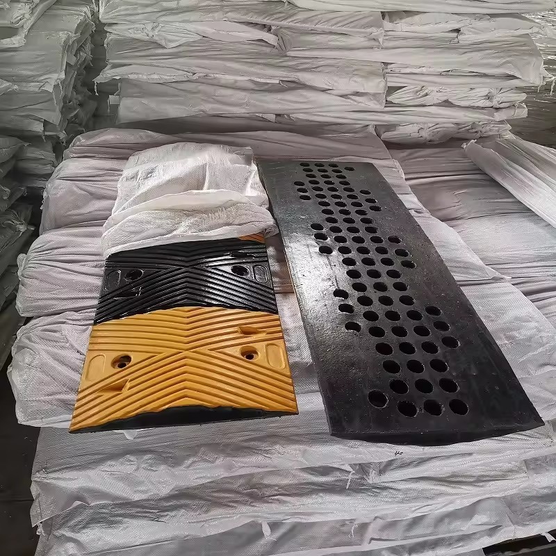 2024 Hot Sale Round Heavy Thick Limite Roadway Safety Speed Breaker Bump