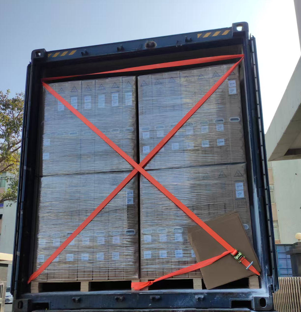 IBoard Digital Signage with 8ms Response Time and 16:09 Screen Ratio in a Sleek Floor Stand Kiosk Design