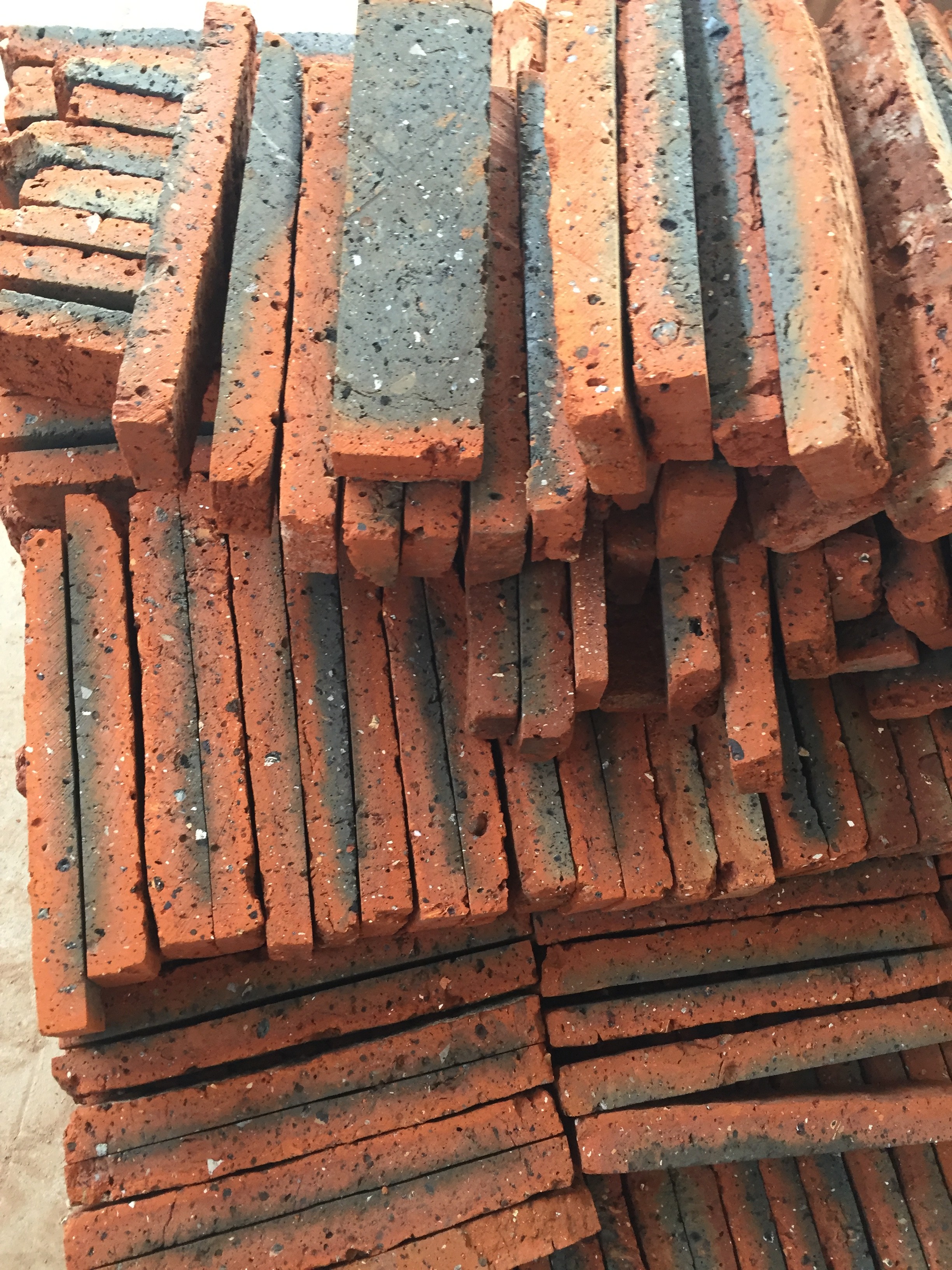 Red Clay Old House Bricks , Old Looking Bricks For Coffee Bar Antique Style
