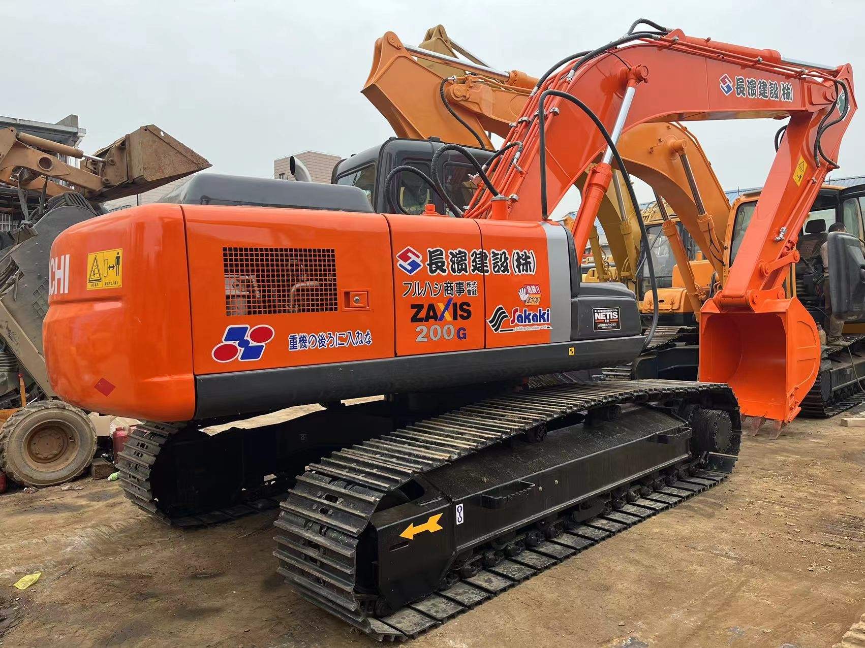 Used Medium Size Earth Moving Excavator ZX200 With Bearing Bucket