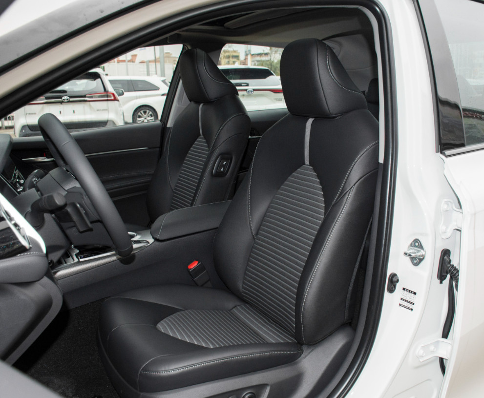 Excellent Toyota Camry 2023 2.5G/S/Q Medium Car 4 Doors 5 Seats Sedan Gasoline Hybrid China Professional Vehicle Exporte