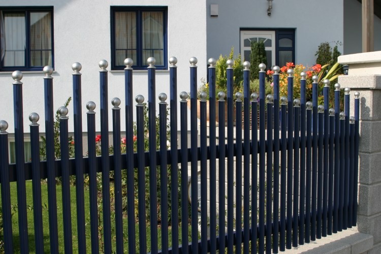 Premier Wholesale Steel Fence Supplier, Hot Dip Galvanized Iron Fencing Design
